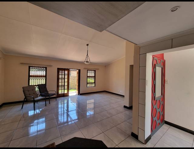 2 BEDROOM TOWNHOUSE TO LET IN VANDERBIJLPARK SW 5